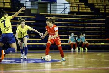  El Teldeportivo paga sus errores ante el líder (1-5)/TA.